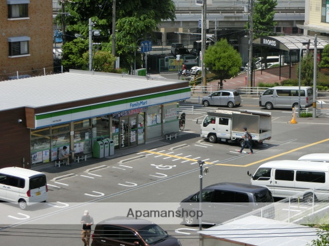 コンビニ　ファミリーマート（コンビニ）まで622m