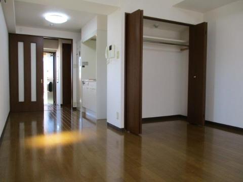 居室・リビング　室内