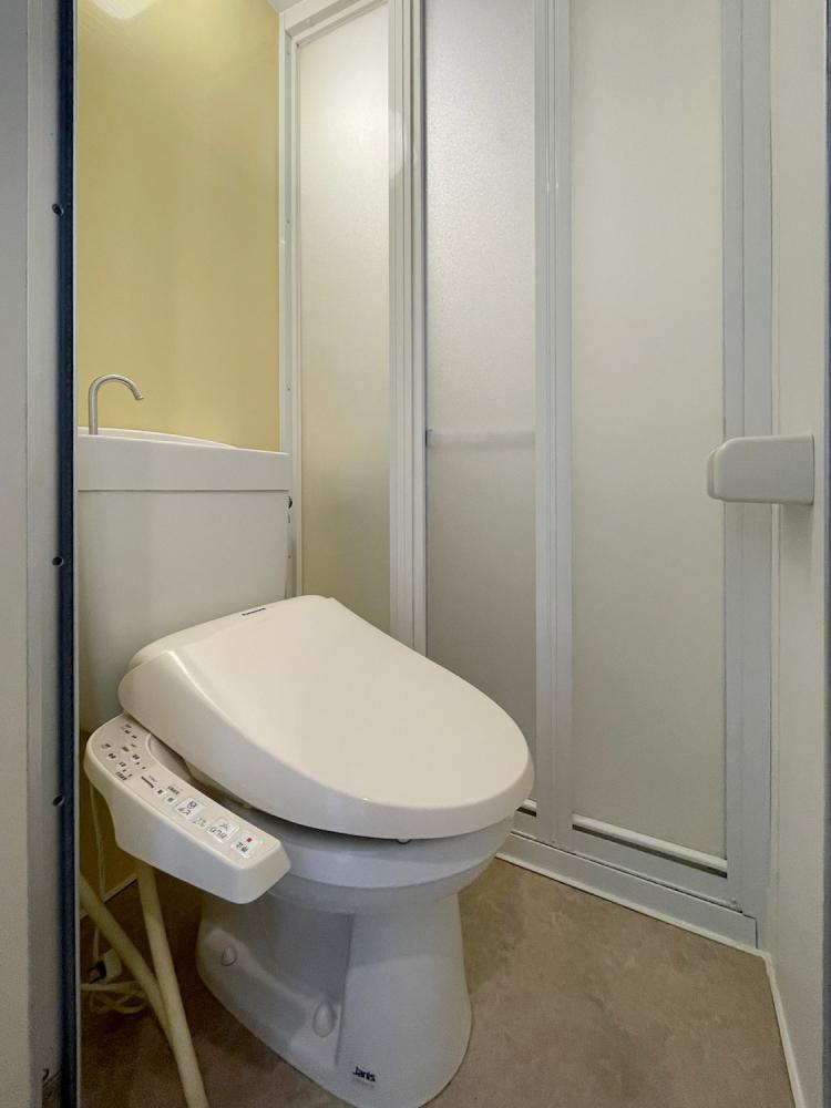 トイレ　温水洗浄便座写真は同物件他室