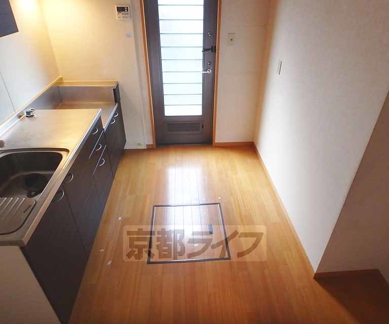 キッチン　キッチン後部も広めですね