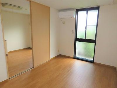 居室・リビング　202号室は家具無のお部屋です