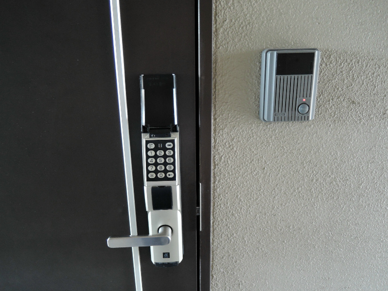 玄関　暗証番号入力式の電子ロック！