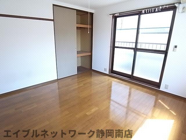 居室・リビング　同イメージ反転