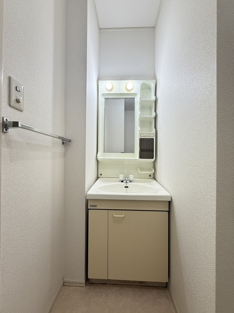 洗面設備　別部屋参考写真です