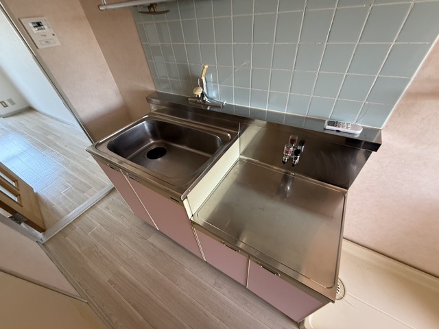 キッチン　別部屋参考写真です