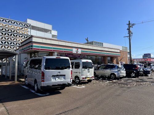 コンビニ　セブンイレブン 上越藤巻店（コンビニ）まで215m