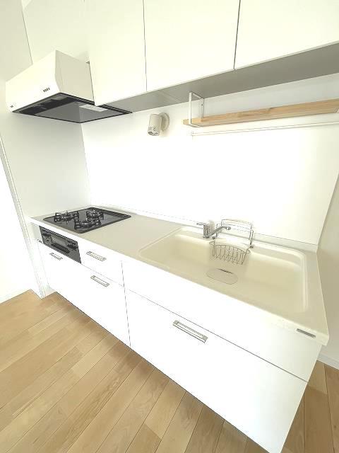 キッチン　システムキッチン・グリル付き三口ガスコンロ