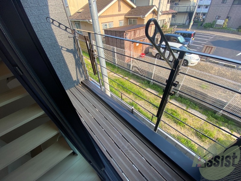 バルコニー　バルコニーは南向きです。暖かい日差しが望めそうですね。