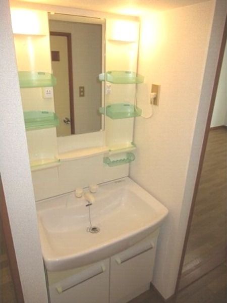 洗面設備　反転間取りの別部屋の写真です。