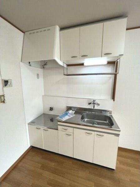 キッチン　反転間取りの別部屋の写真です。