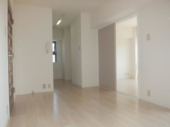 居室・リビング　開放感のあるゆったりとしたお部屋です♪