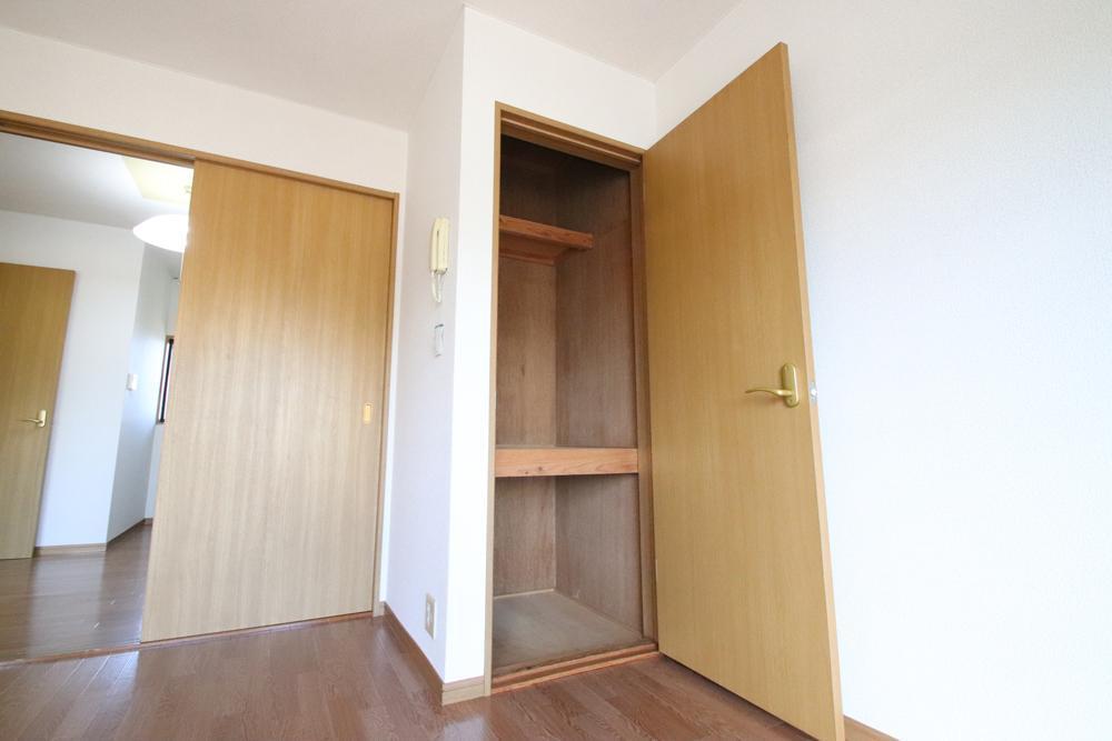 収納　6帖洋室収納