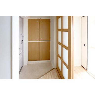 玄関　※写真は同シリーズ類似物件を含む為現況優先とさせて頂きます