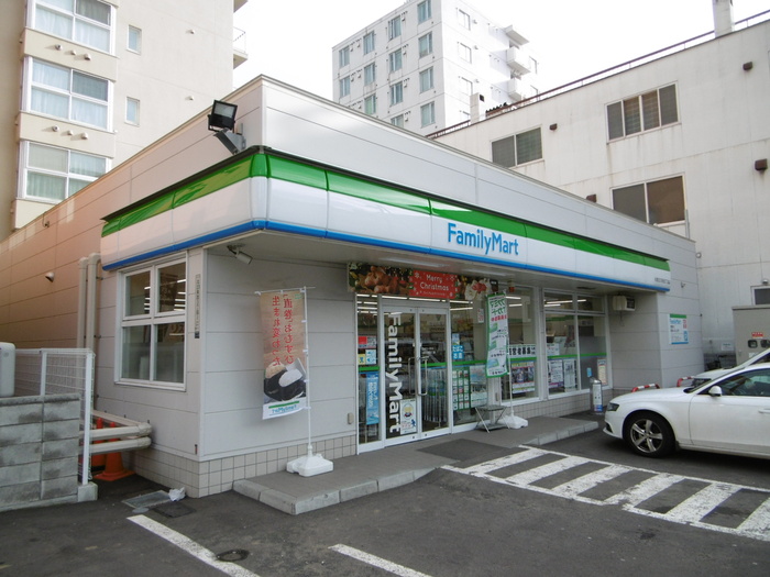 コンビニ　ファミリーマート（コンビニ）まで160m