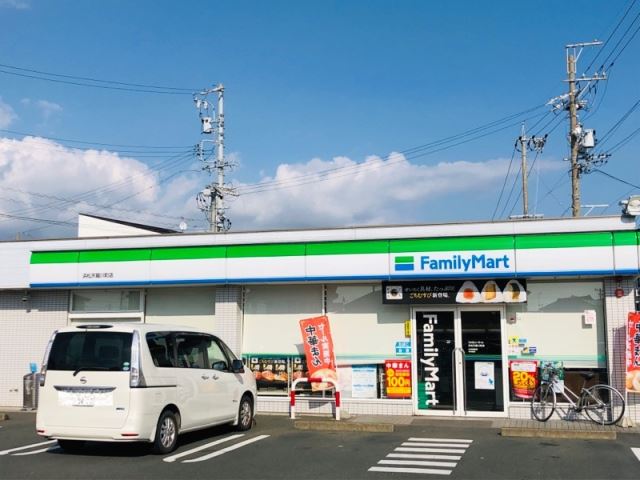 コンビニ　ファミリーマート（コンビニ）まで310m