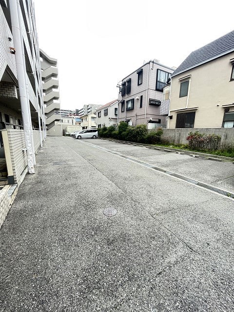 駐車場　駐車場に車を止められます