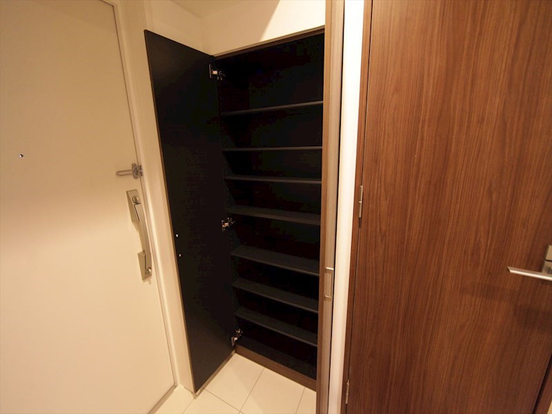 玄関　玄関　シューズボックス付（収納充実してます）