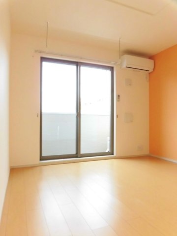 居室・リビング　こちらの居間で趣味の時間をお楽しみください