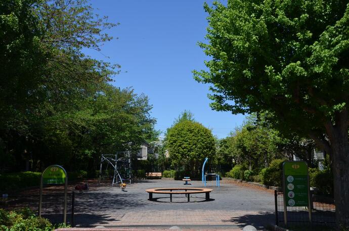 公園　かえで公園（公園）まで881m