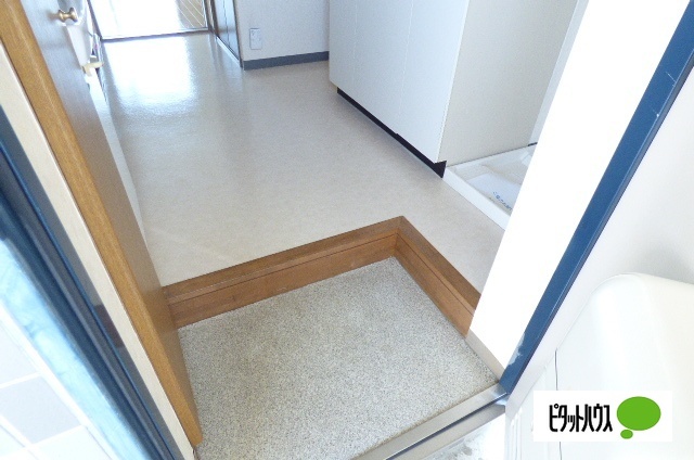 玄関　他のお部屋のお写真です