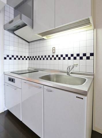 キッチン　カットスペースも充分あり調理もスムーズに