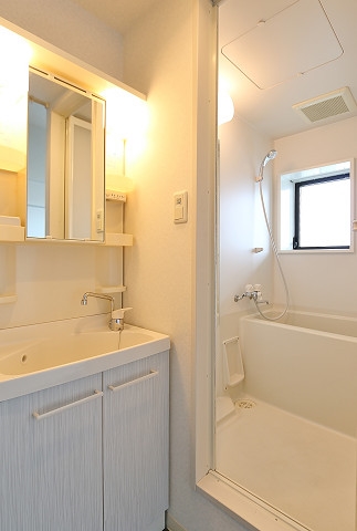 洗面設備　独立洗面台で毎日ばっちり