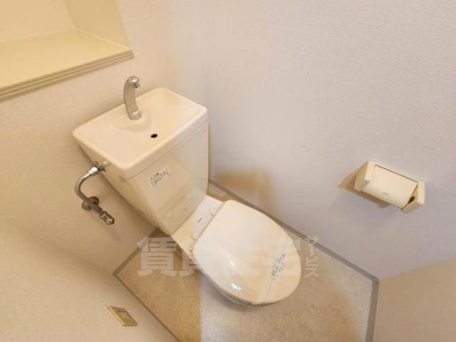 ＪＲ東海道本線 千里丘駅 徒歩5分 4階建 築27年のトイレ写真