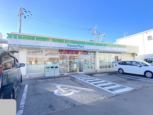 コンビニ　ファミリーマート 伏屋町三丁目店（コンビニ）まで887m