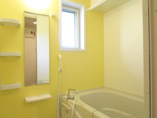 バス・シャワールーム　落ち着いた空間のお風呂です