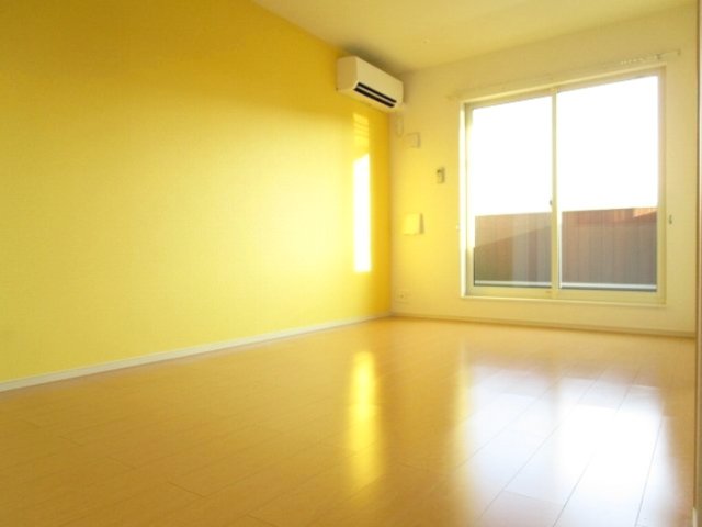 居室・リビング　こちらの居間で趣味の時間をお楽しみください