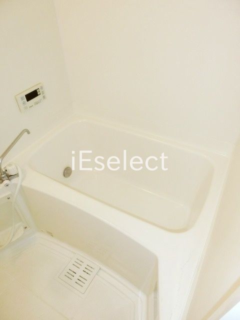 バス・シャワールーム　清潔感のあるバスルームです。