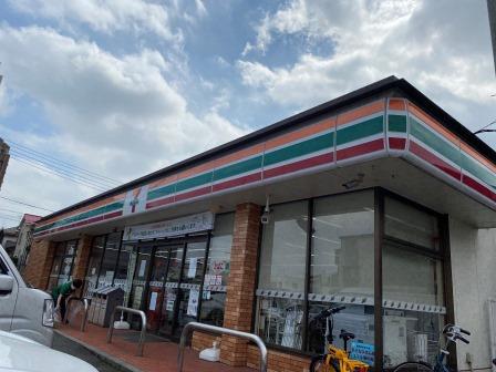 コンビニ　セブンイレブン（コンビニ）まで708m