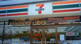 コンビニ　セブンイレブン足立柳原２丁目店（コンビニ）まで240m