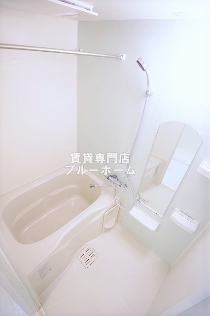 バス・シャワールーム　浴室乾燥機付きのお風呂！