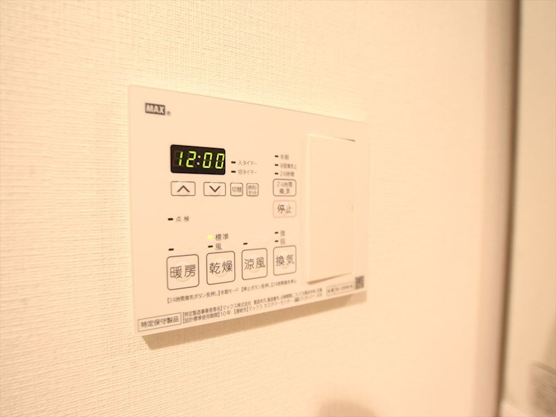 その他設備　浴室暖房乾燥機付き