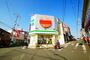 コンビニ　ファミリーマート阪急総持寺駅前店（コンビニ）まで491m