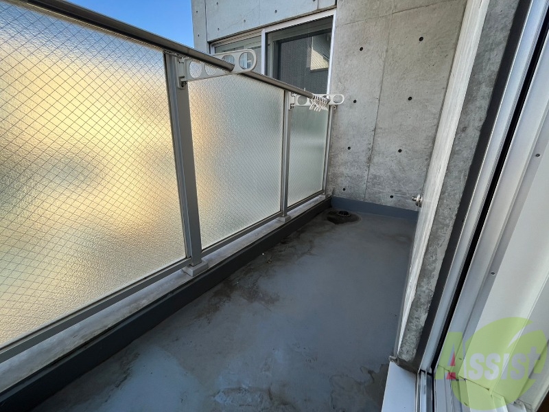 バルコニー　嬉しい南向きバルコニーのお部屋です！明るいですね。