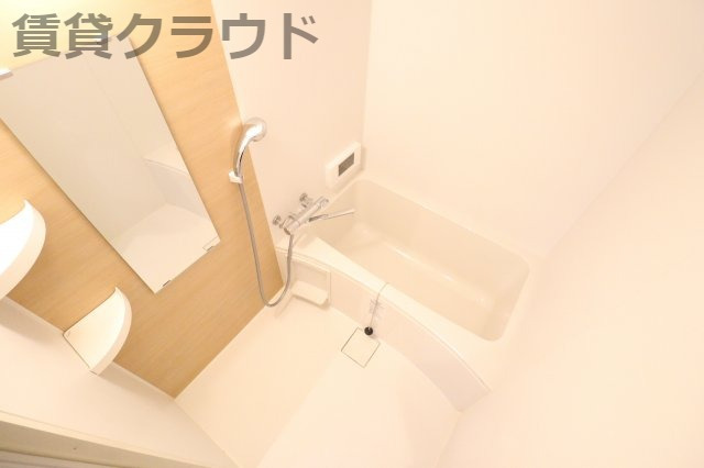 バス・シャワールーム　テレビ付きのお風呂って珍しいですね！