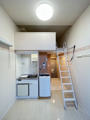 その他部屋・スペース　洋室5.5帖☆ロフトスペースがあります♪荷物をたっぷり収納で