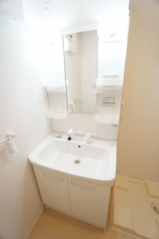 洗面設備　※同物件・反転タイプの写真です