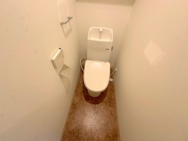 トイレ　綺麗なトイレにはウォシュレット標準装備です。