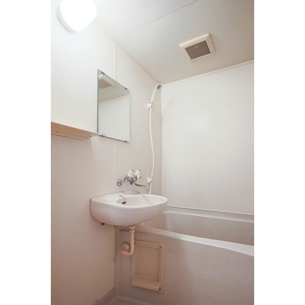 バス・シャワールーム　同じ建物の別の部屋