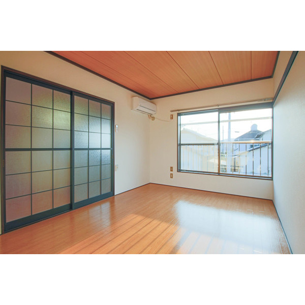 居室・リビング　同じ建物の別の部屋