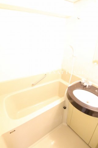 バス・シャワールーム　同物件別のお部屋の写真となり、現況を優先致します。