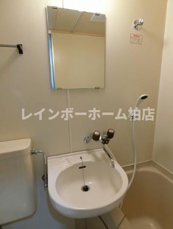 洗面設備　コンパクトで使いやすい洗面所