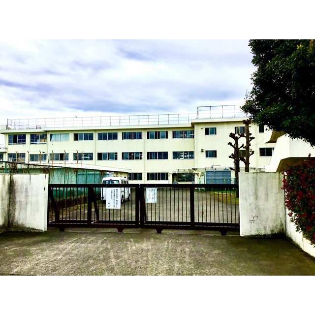 中学校　上水中学校（中学校）まで560m