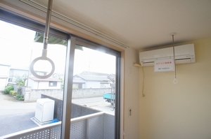 その他設備　洗濯物の室内干しに役立つホスクリーン♪伸縮も着脱も可能♪