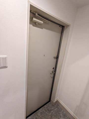 玄関　101号室