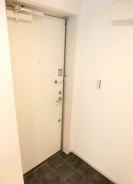 玄関　別部屋の画像を使用しております。