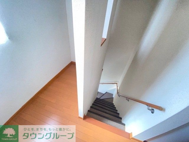 玄関　現況を優先　2Ｆ階段　収納